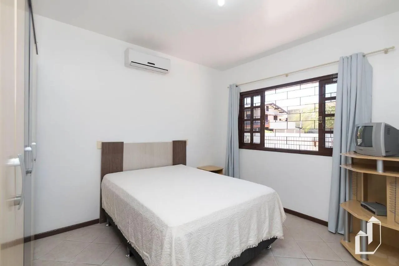 Feriehus Casa Terrea Com 03 Dormitorios Perfeita Para Suas Ferias Bombinhas