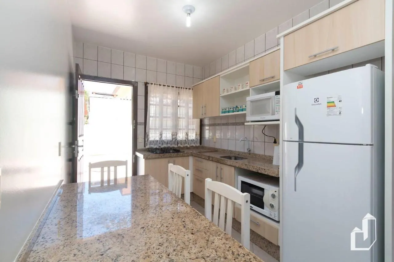 Casa Terrea Com 03 Dormitorios Perfeita Para Suas Ferias Bombinhas Brazilië